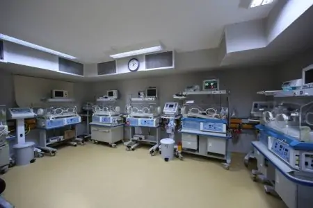 وحدة العناية المركزة لحديثي الولادة مع حاضنات في مستشفى Private Yunus Emre