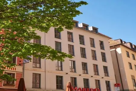 واجهة مبنى عيادة M1 Private Clinic في وسط المدينة