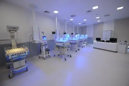 وحدة العناية المركزة لحديثي الولادة في مستشفى Merkez Prime مع حاضنات حديثة
