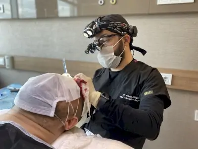 إجراء زراعة الشعر في عيادة Dr. Erkam Caymaz's Hair Upload Clinic، اسطنبول