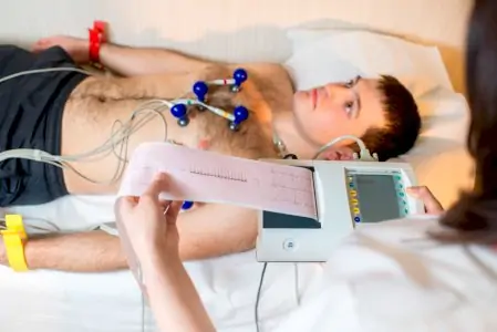 غرفة تشخيص القلب في Kyivska Russ Resort Medical&Spa مع مراقبة تخطيط القلب