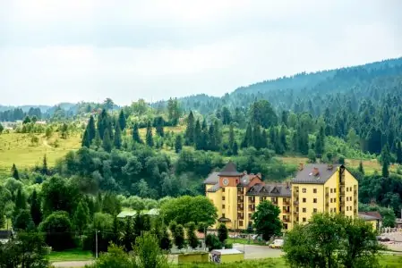 الواجهة الخارجية لعيادة Kyivska Russ Resort Medical&Spa في جبال الكاربات، أوكرانيا