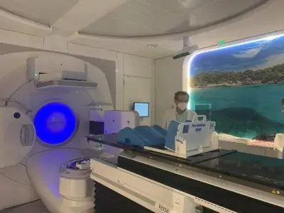 غرفة العلاج الإشعاعي بجهاز Versa HD في GenesisCare Clinics