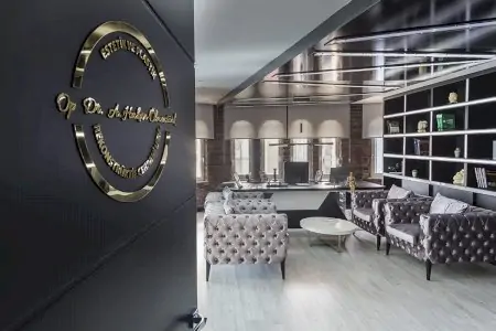Sala de espera en Estemita Aesthetics Clinic del Dr. Hakan Ölmeztürk, interior moderno