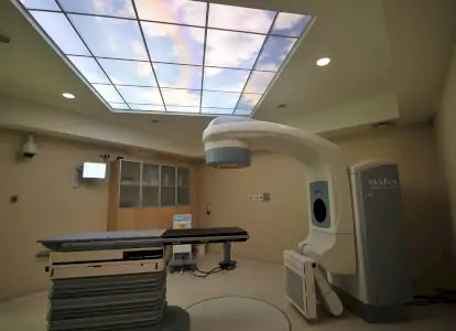 Sala de radioterapia con equipo Varian en Medicana International Ankara Hospital