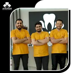 Equipo dental en la recepción de Atamer Oral and Dental Health Center, Turquía