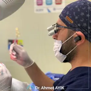 إجراء زراعة الشعر في عيادة Ahmet Ayık Hair Transplant، إسطنبول