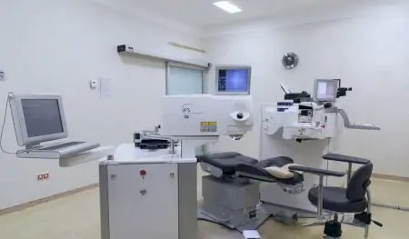 غرفة جراحة العيون بالليزر في مستشفى دنيا غوز إسطنبول باغجلار مع معدات متقدمة