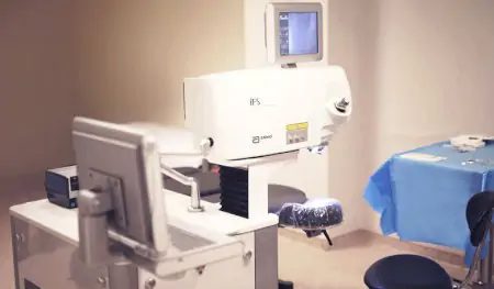 Equipo de cirugía ocular láser en Dunyagoz Eye Hospital Çorlu, Turquía