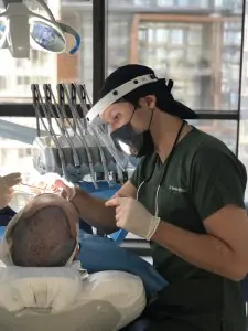 إجراء زراعة الشعر في عيادة Dr Buyan Dental Clinic مع معدات طبية حديثة