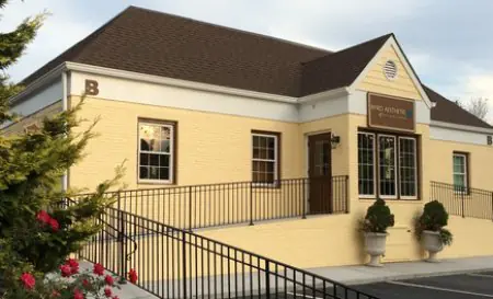 Fachada de Byrd Lipedema Surgery Center con entrada accesible