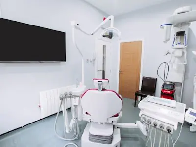 غرفة علاج الأسنان بمعدات حديثة في The Kensington Clinic