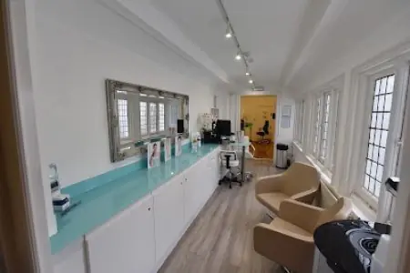 غرفة استشارات في The Private Clinic of Harley Street بأثاث حديث