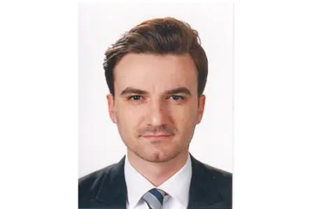 Retrato de profesional médico masculino con vestimenta formal