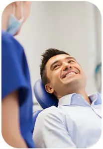 استشارة مريض في Novos Dental Clinic، كرسي أسنان حديث وفريق العمل