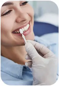 إجراء تركيب قشور الأسنان في Novos Dental Clinic