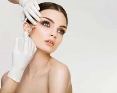Procedimiento de inyección de relleno facial en Underlining Beauty Liverpool