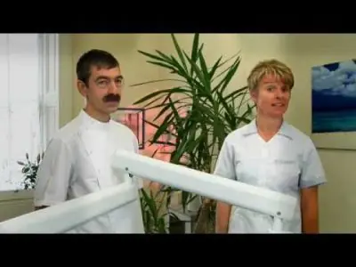 Personal dental en sala de tratamiento de Stafford Street Dental Care, Edimburgo