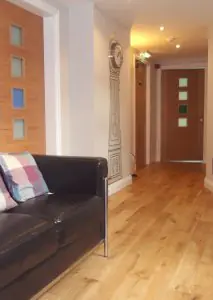 منطقة انتظار بديكور عصري في عيادة Easter Road Dental Practice، إدنبرة