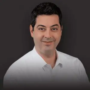 أخصائي أسنان في Meadows Dental Clinic، صورة للطاقم الطبي