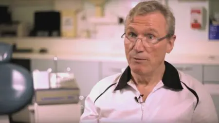 غرفة استشارة طبيب الأسنان في One20 Dental مع معدات حديثة