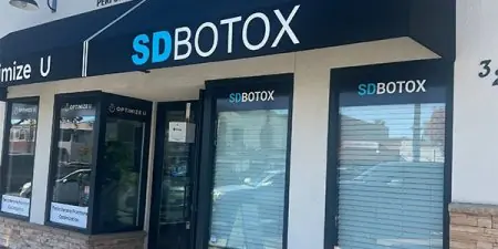 Fachada de la clínica SDBotox con letrero moderno