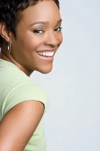 Paciente con sonrisa saludable tras tratamiento dental en Scripps Ranch Periodontics & Implants