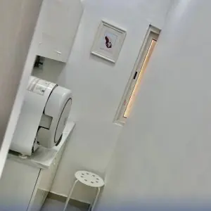 Sala de esterilización con autoclave en Dystec Dental Clinic
