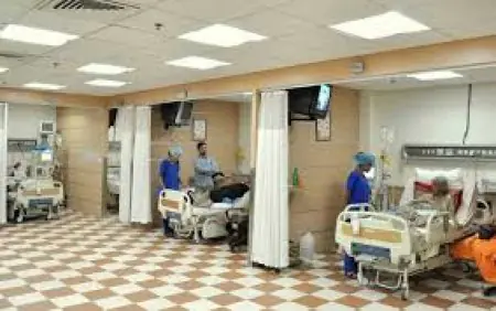 جناح المرضى في مستشفى أرتميس جورجاون مع أسرّة طبية حديثة وطاقم طبي
