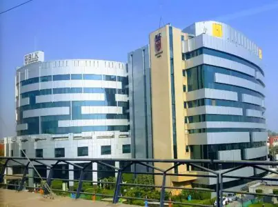 الواجهة الحديثة لمستشفى BLK-Max Super Speciality في نيودلهي، الهند