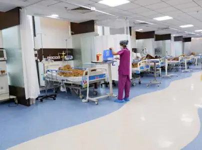 وحدة العناية المركزة في Paras Healthcare مع أسرّة ومعدات طبية حديثة