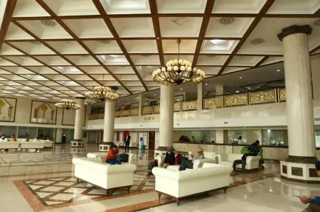ردهة استقبال واسعة في Dr. Rela Institute and Medical Centre، تشيناي، الهند