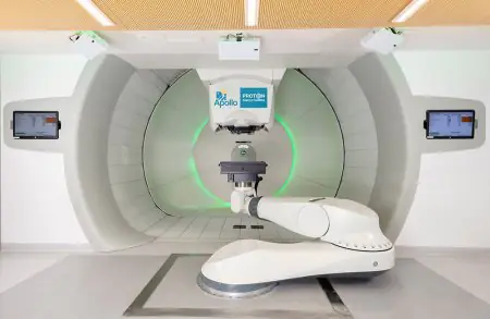 جهاز العلاج بالبروتون في مركز أبولو بروتون لعلاج السرطان، معدات علاج متقدمة