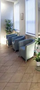 منطقة انتظار في GSL Dentist Gdańska Spółdzielnia Lekarska بكراسي حديثة