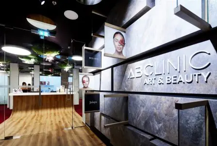 منطقة الاستقبال في ABClinic Art & Beauty، تصميم حديث في عيادة براغ