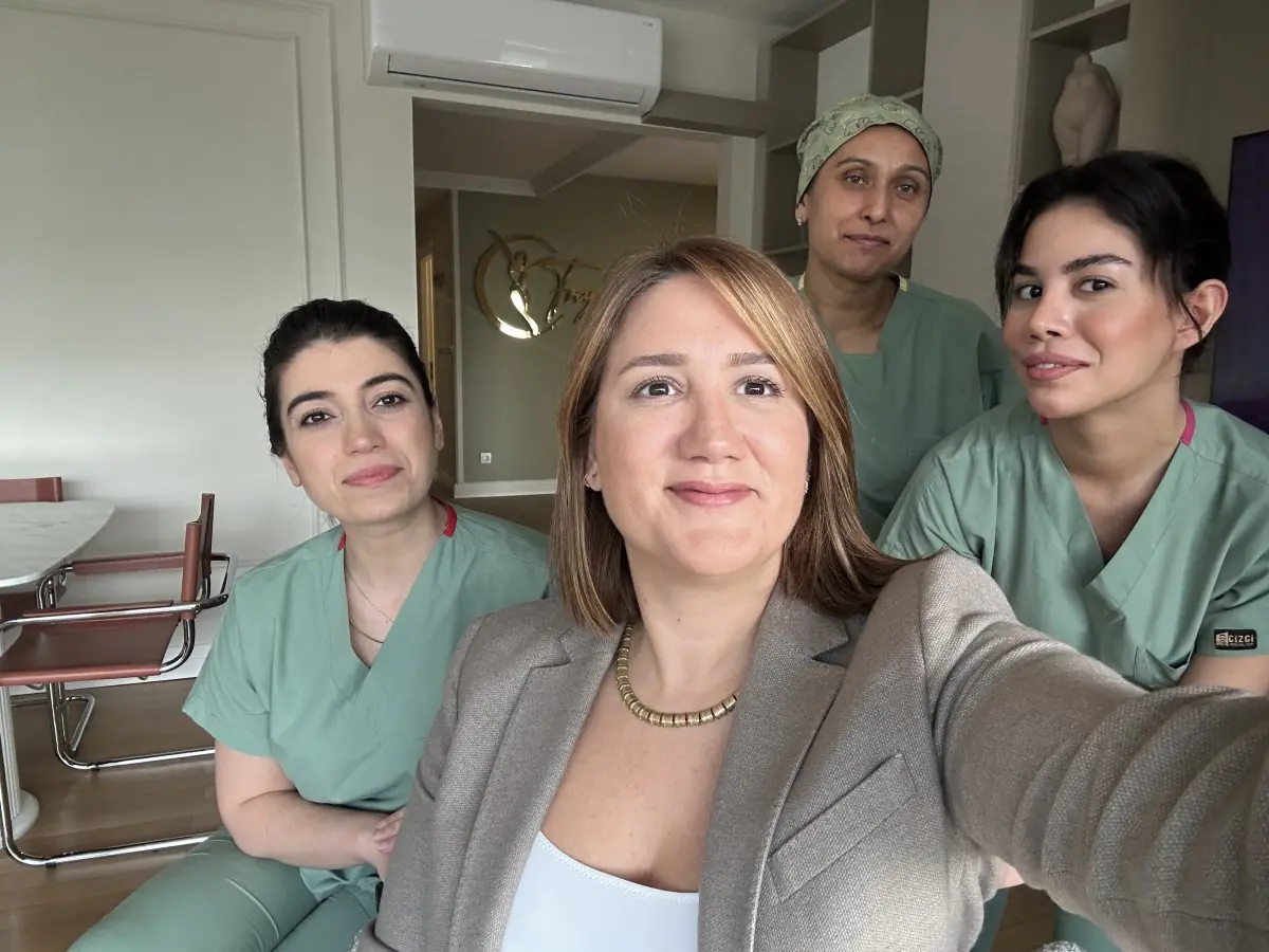 Ханымның семіз есектері бар Минет жасап жатқан өзімнің порно фотом