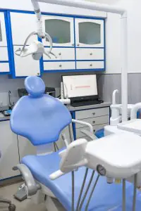 غرفة علاج الأسنان بمعدات حديثة في Sani Dental Group Main Clinic