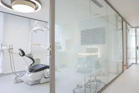 غرفة علاج أسنان حديثة في عيادة Dentsuadiye Dental Clinic، إسطنبول