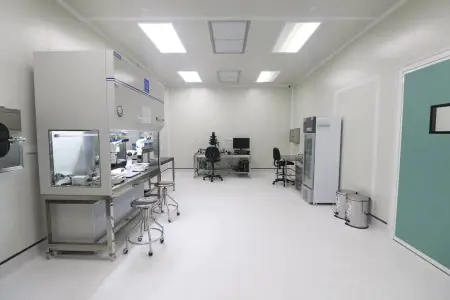 مختبر أطفال الأنابيب بمعدات متقدمة في Bangkok Center Clinic IVF & Wellness