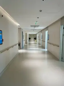ممر حديث في مستشفى Tianjin Eber Perennial Brain Hospital، الصين