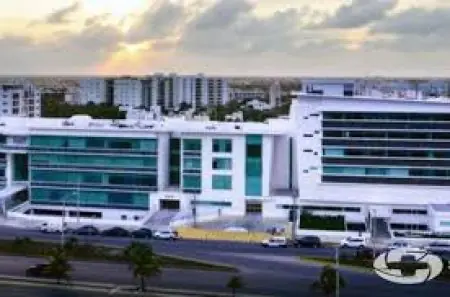 الواجهة الحديثة لمستشفى Galenia في كانكون، المكسيك