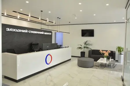 منطقة الاستقبال في مركز الأوعية الدموية الغربي، عيادة طبية حديثة في أوكرانيا