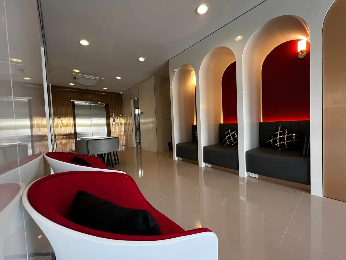 Modern waiting area at DGB Clinic with stylish seating and contemporary decor