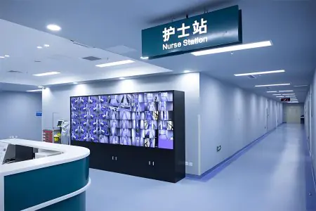 Estación de enfermería en Lu Daopei Hematology Hospital, moderna clínica en China
