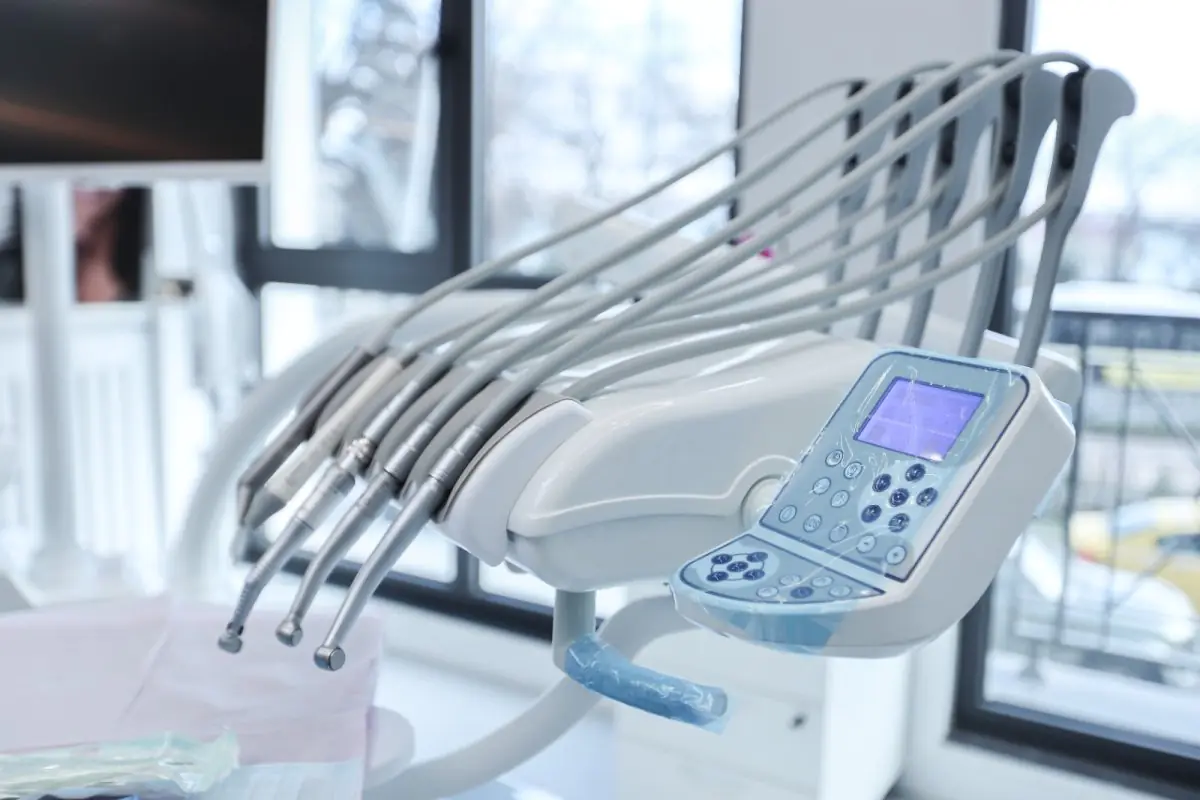 معدات طب الأسنان الحديثة في عيادة Dentavie Istanbul Dental Clinic، تركيا