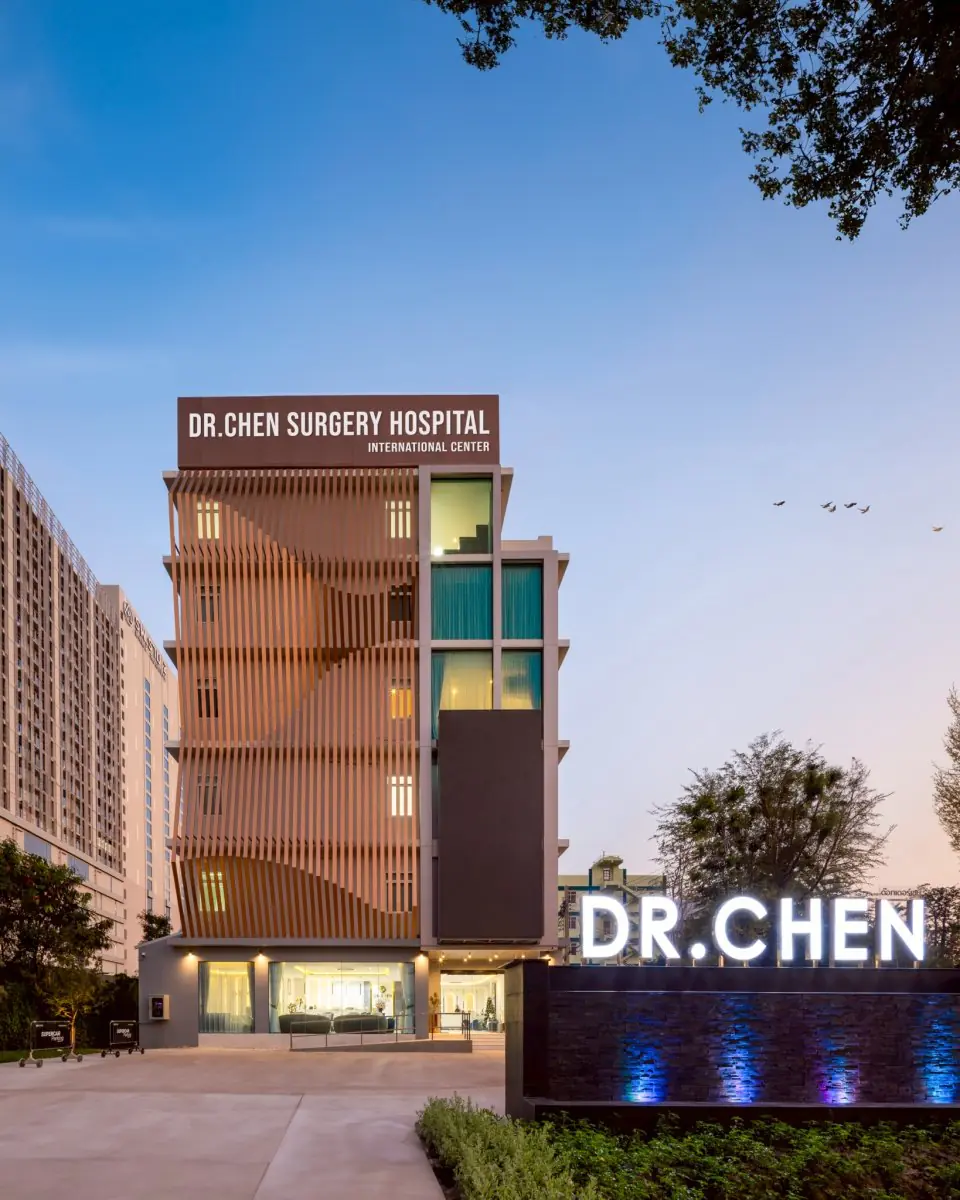 Nowoczesna elewacja budynku kliniki Dr. Chen Surgery Hospital International Center