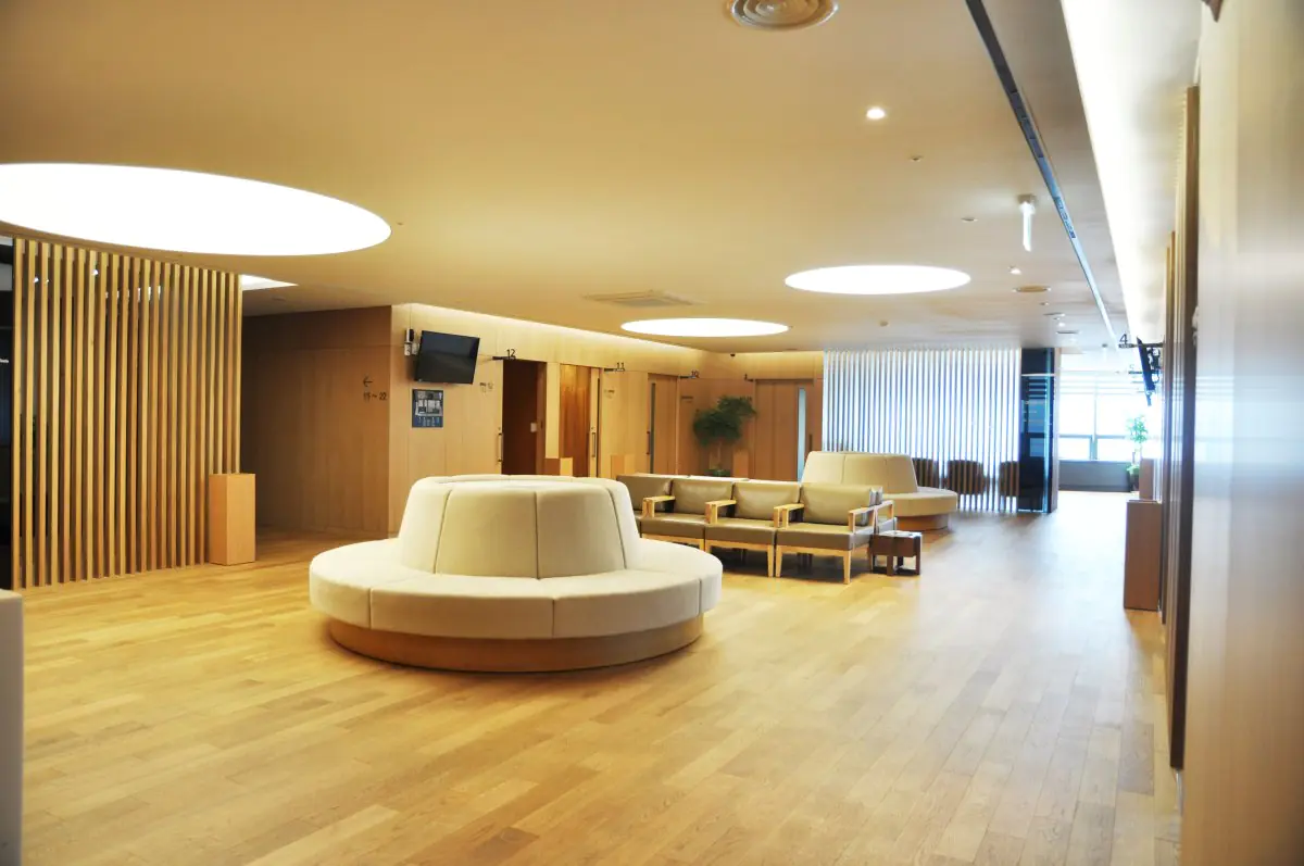 Spacious waiting area at Jian Health Promotion Center Health Check-Up, Seoul clinic
