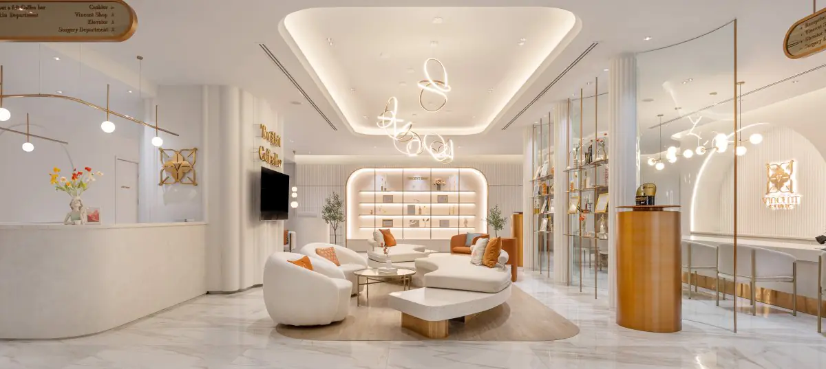 Ресепшн и зона ожидания клиники Vincent с современным интерьером и удобной мебелью