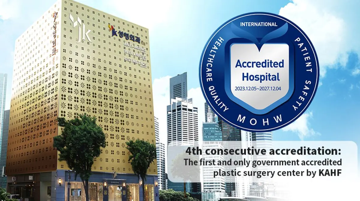 Edificio de JK Plastic Surgery Center en Seúl con insignia de acreditación