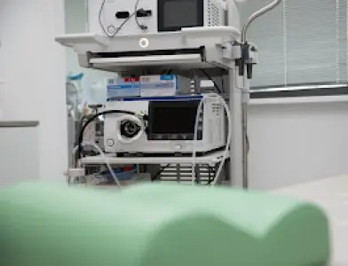 معدات التنظير في عيادة Dr. GASTRO، أجهزة أمراض الجهاز الهضمي الحديثة